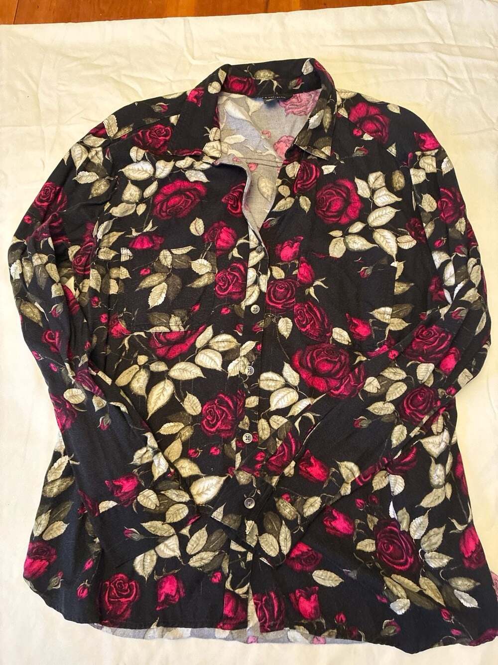 Rock & Republic Women's Floral Rose Print Button Down Rayon Shirt Black/Red Size